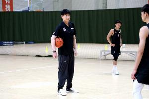 邱彪:最后两轮的对手都是上赛季总决赛队伍 我们去拼就好