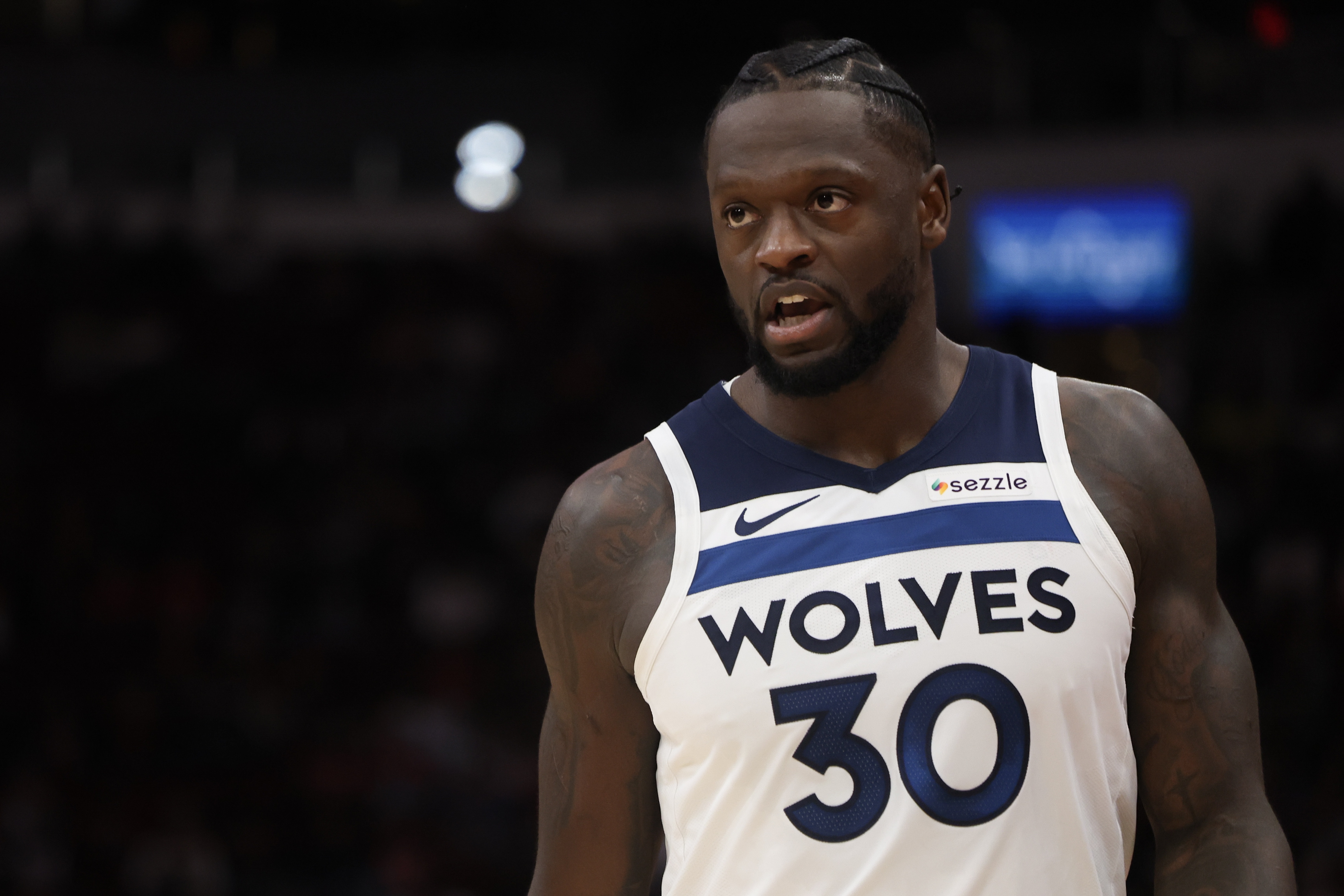 乐鱼注册-兰德尔出战23分钟 15中7&amp;三分6中1拿18分7板2助 出现6失误