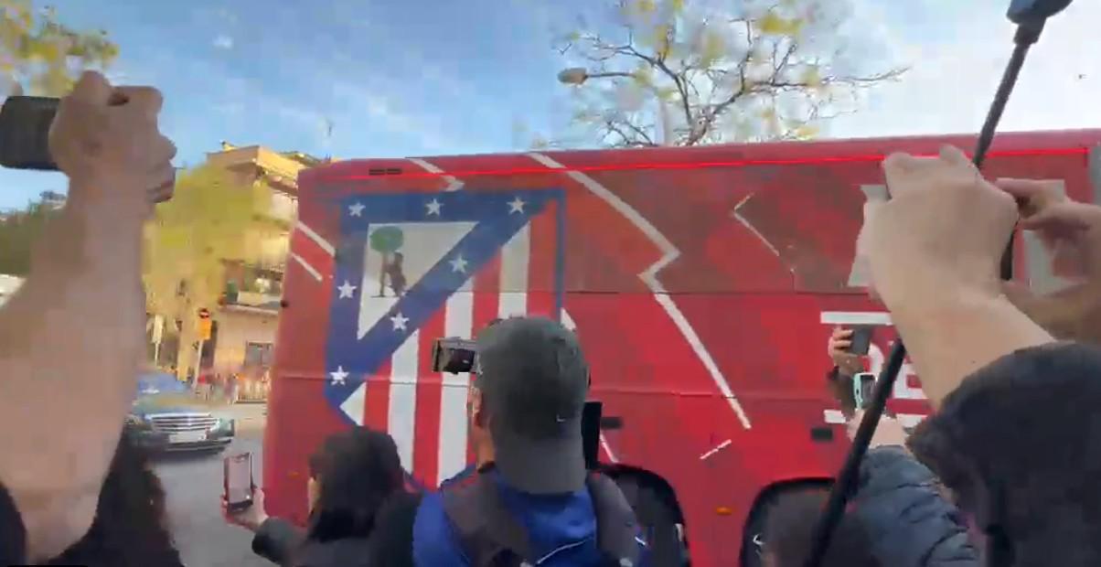 乐鱼官方网站-科贝:马竞大巴前往诺坎普的路上遭石块攻击,两扇车窗被砸碎